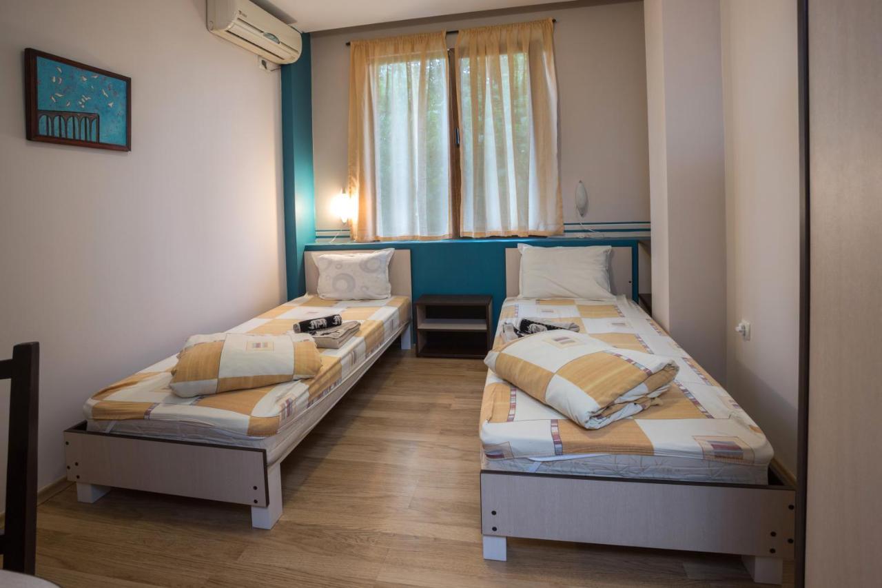 Hanovete Hotel Плиска Экстерьер фото